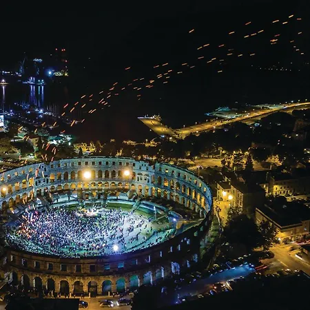 Apartamento 3 Bedroom In Pula