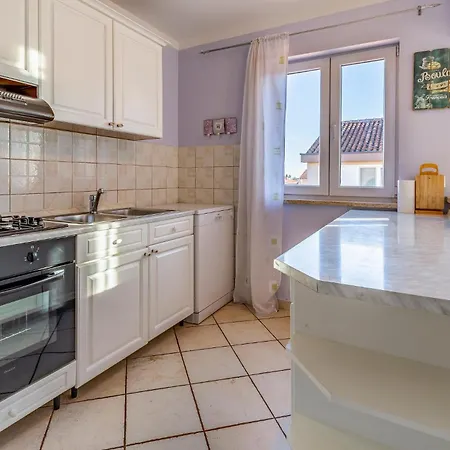 Apartment 3 Bedroom Pet Friendly In