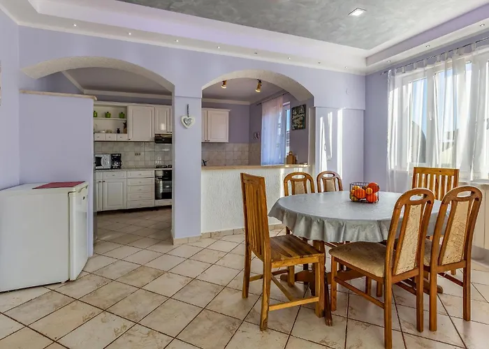 3 Bedroom In 아파트 풀라