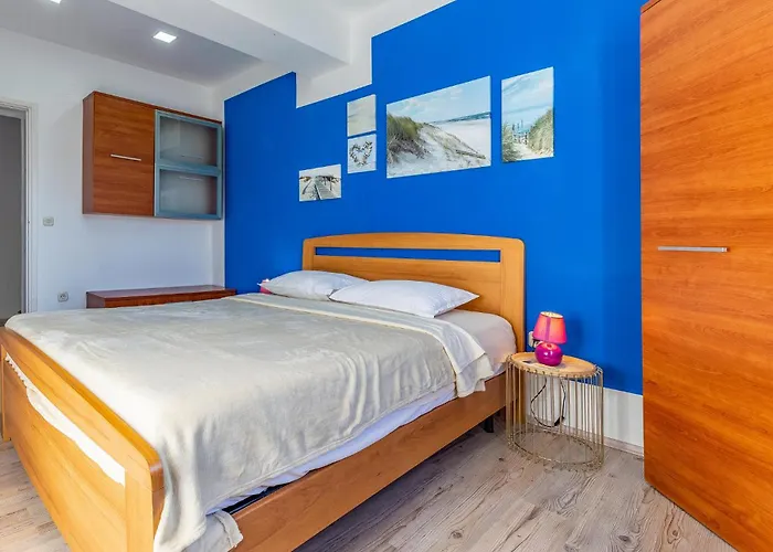 아파트 3 Bedroom In 풀라