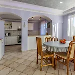 3 Bedroom In Апартаменты Пула