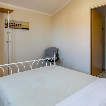3 Bedroom Beautiful In Apartament Pula