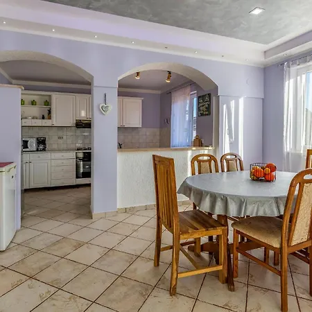3 Bedroom In Apartamento Pula
