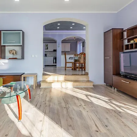 3 Bedroom In Пула